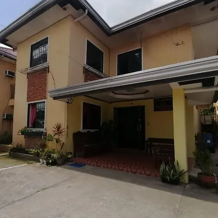 Oyo 879 Lauriens Budget Hotel 2